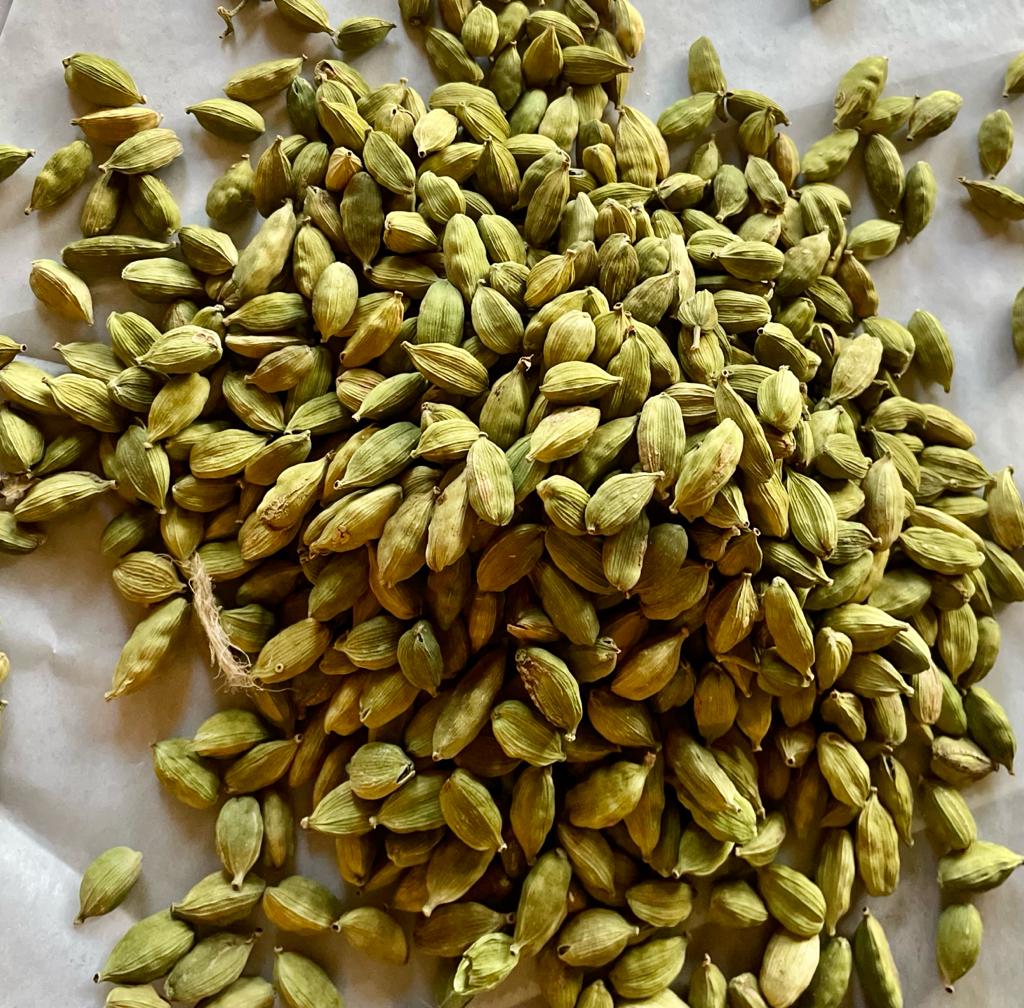 Green Cardamom Pods Spice Rich in Vit A & Antioxidants Natural Spice
